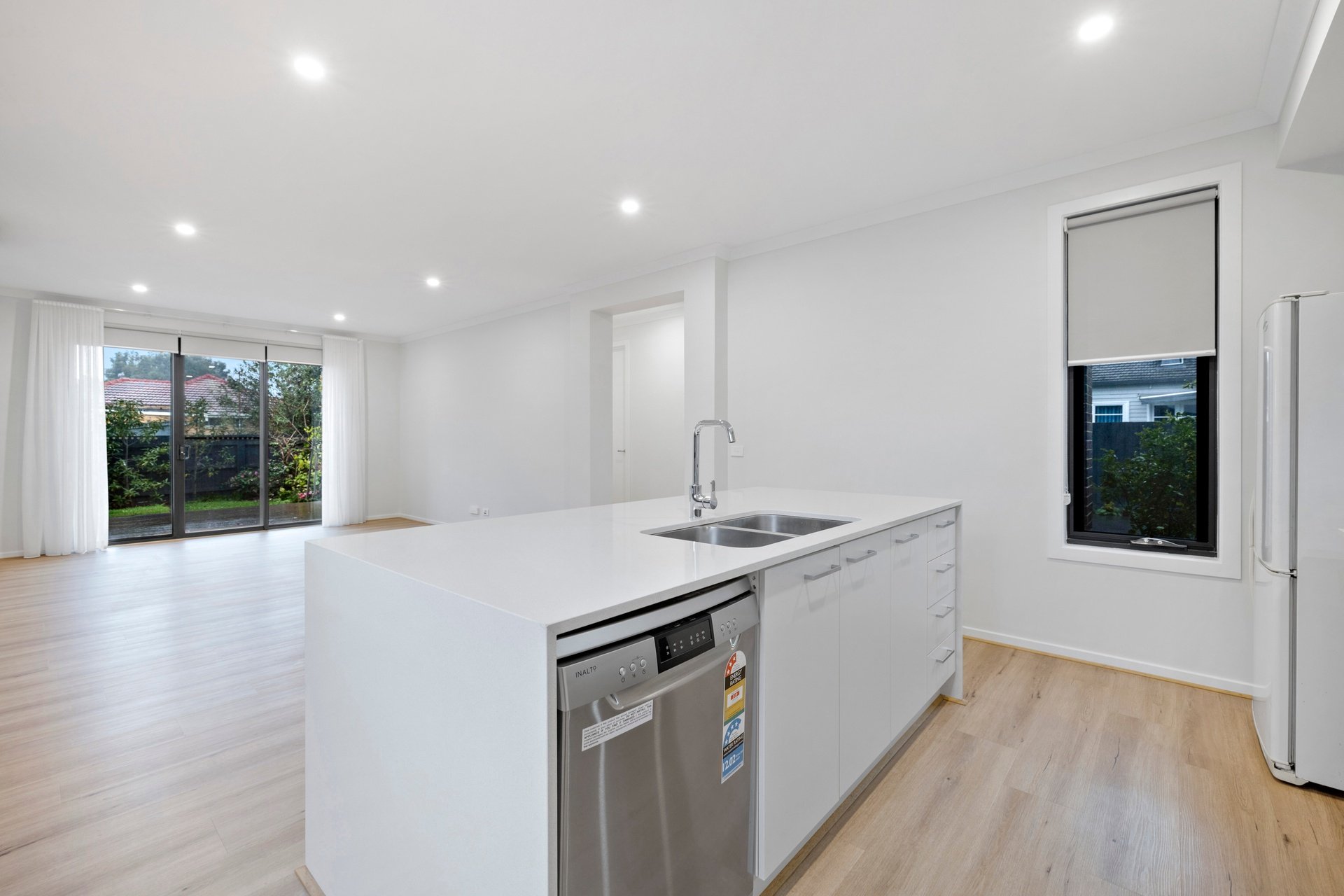 2/2 Elmhurst Road, Blackburn image 4