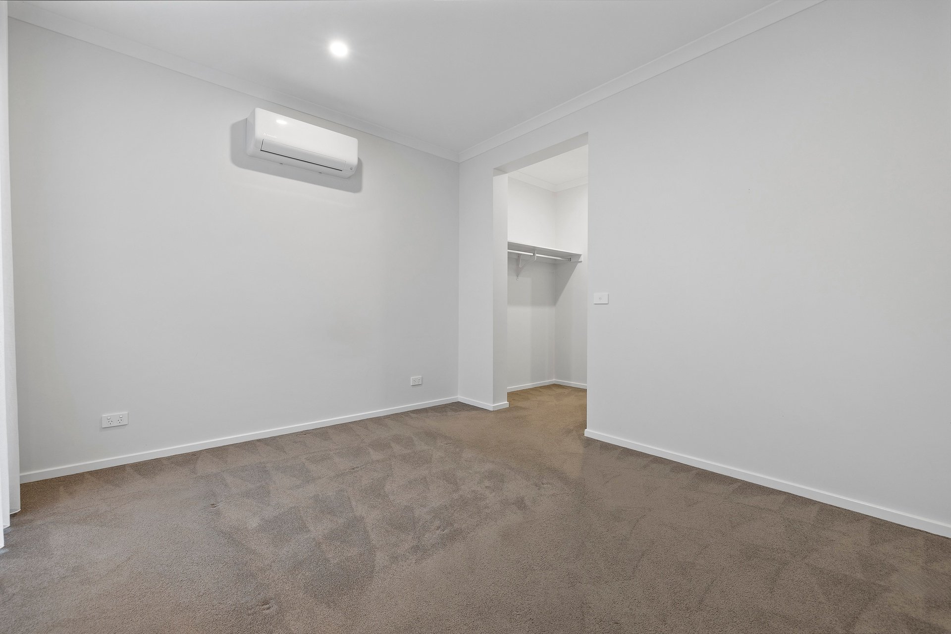 2/2 Elmhurst Road, Blackburn image 6