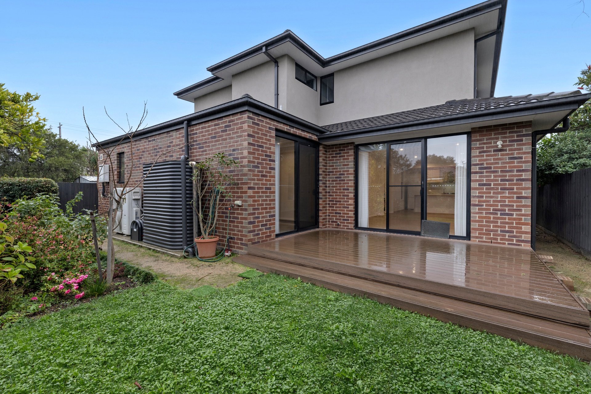 2/2 Elmhurst Road, Blackburn image 10