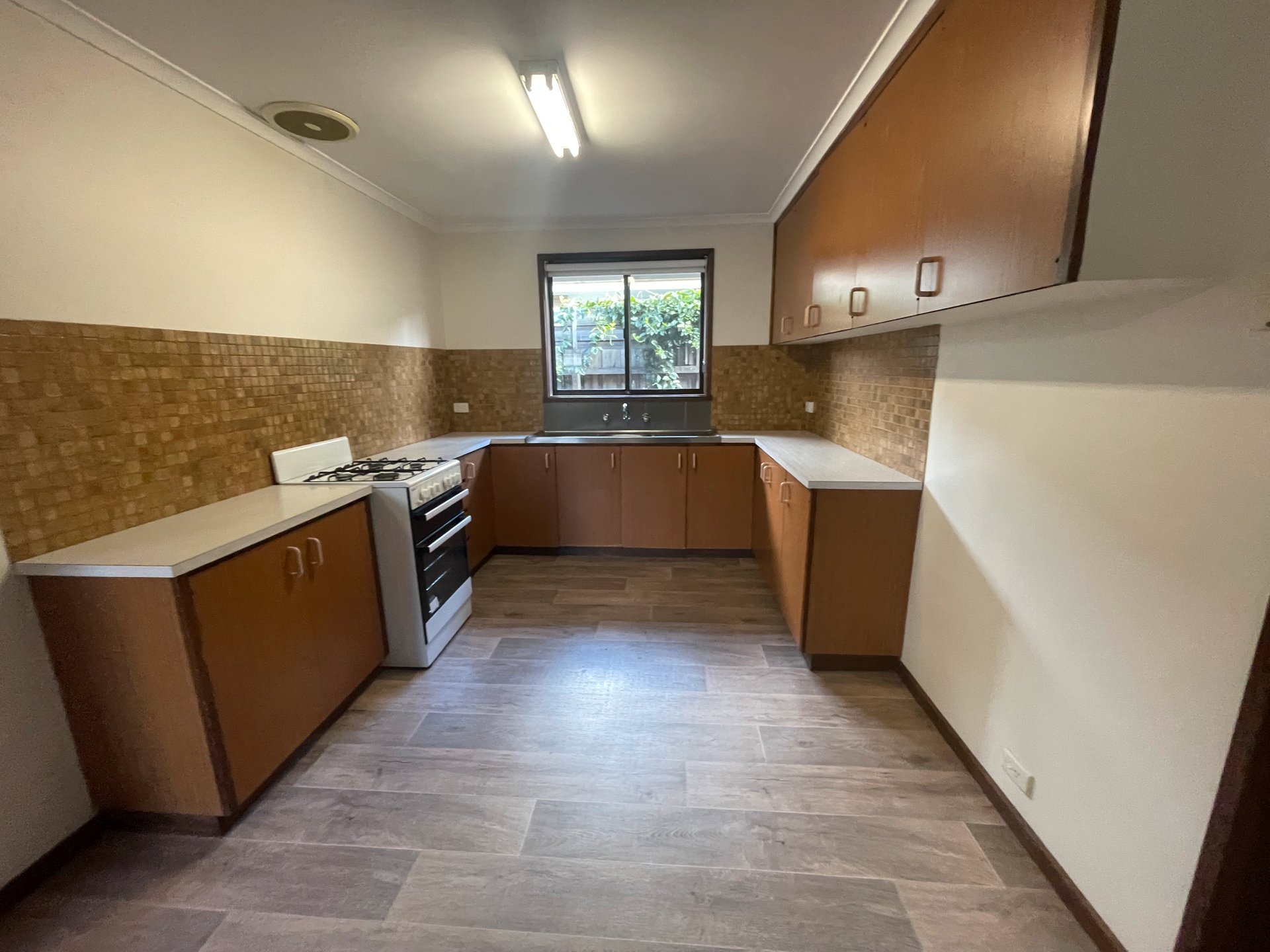 2/2 Everett Close, Herne Hill image 3