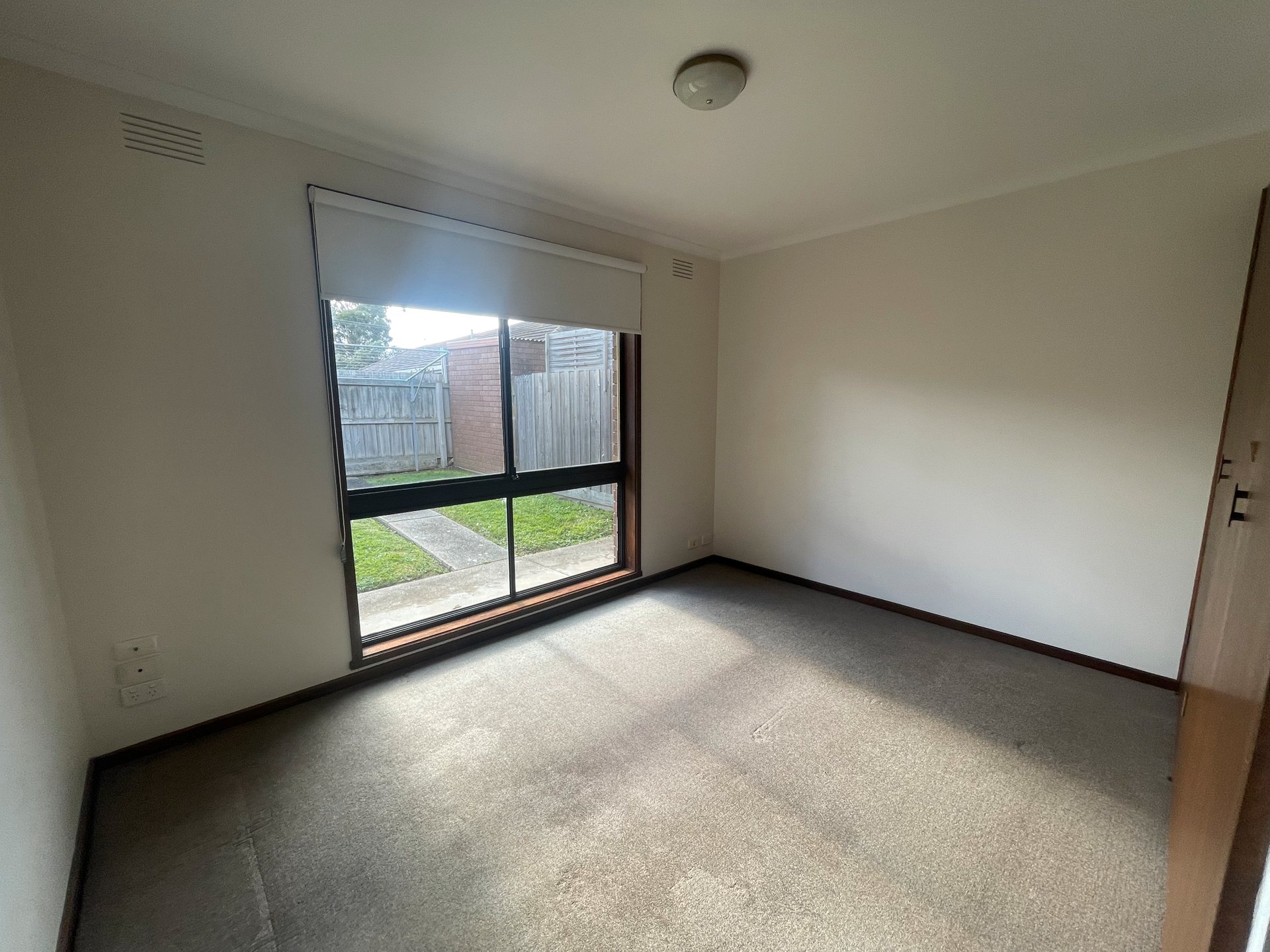 2/2 Everett Close, Herne Hill image 4