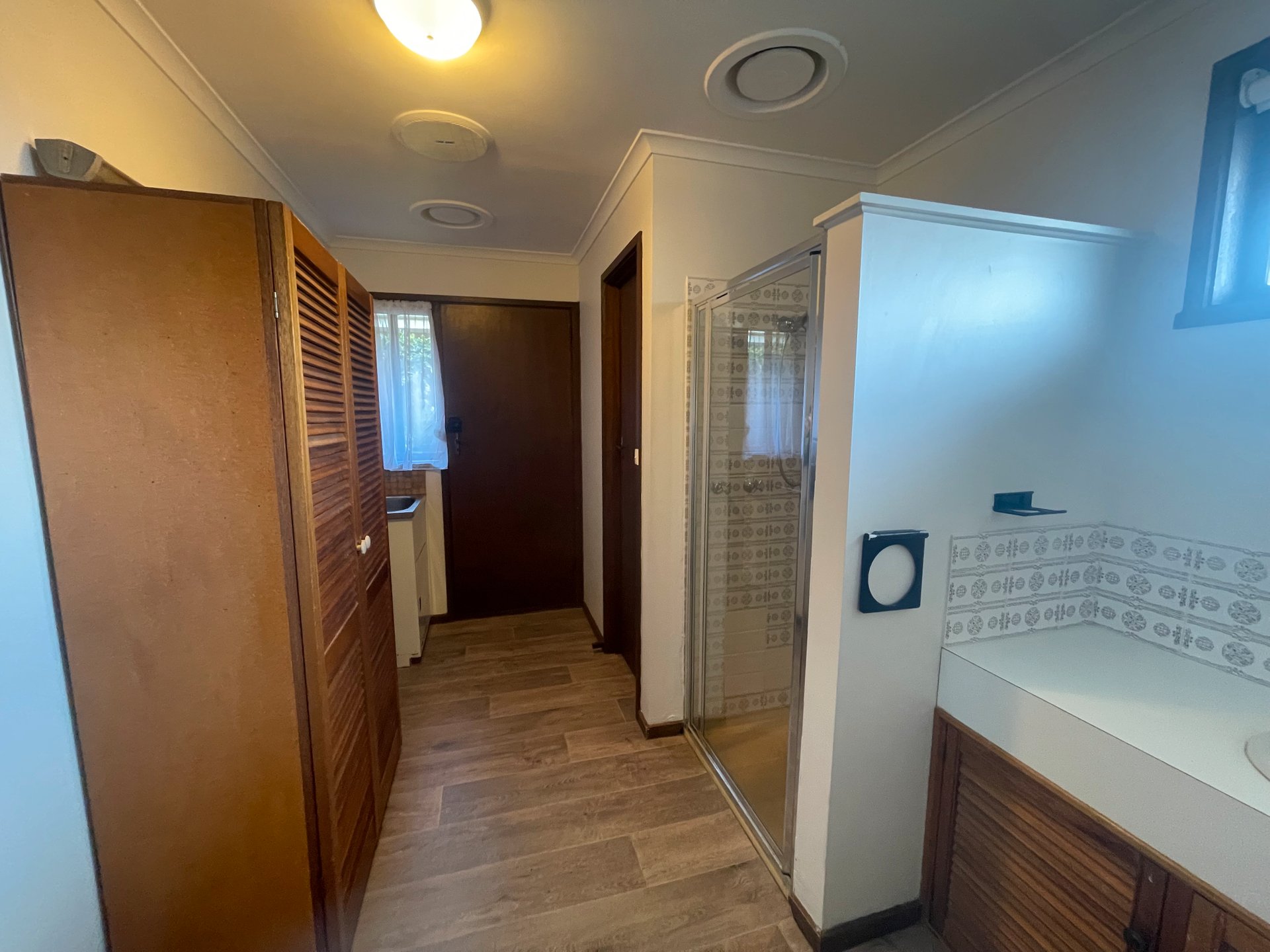 2/2 Everett Close, Herne Hill image 5