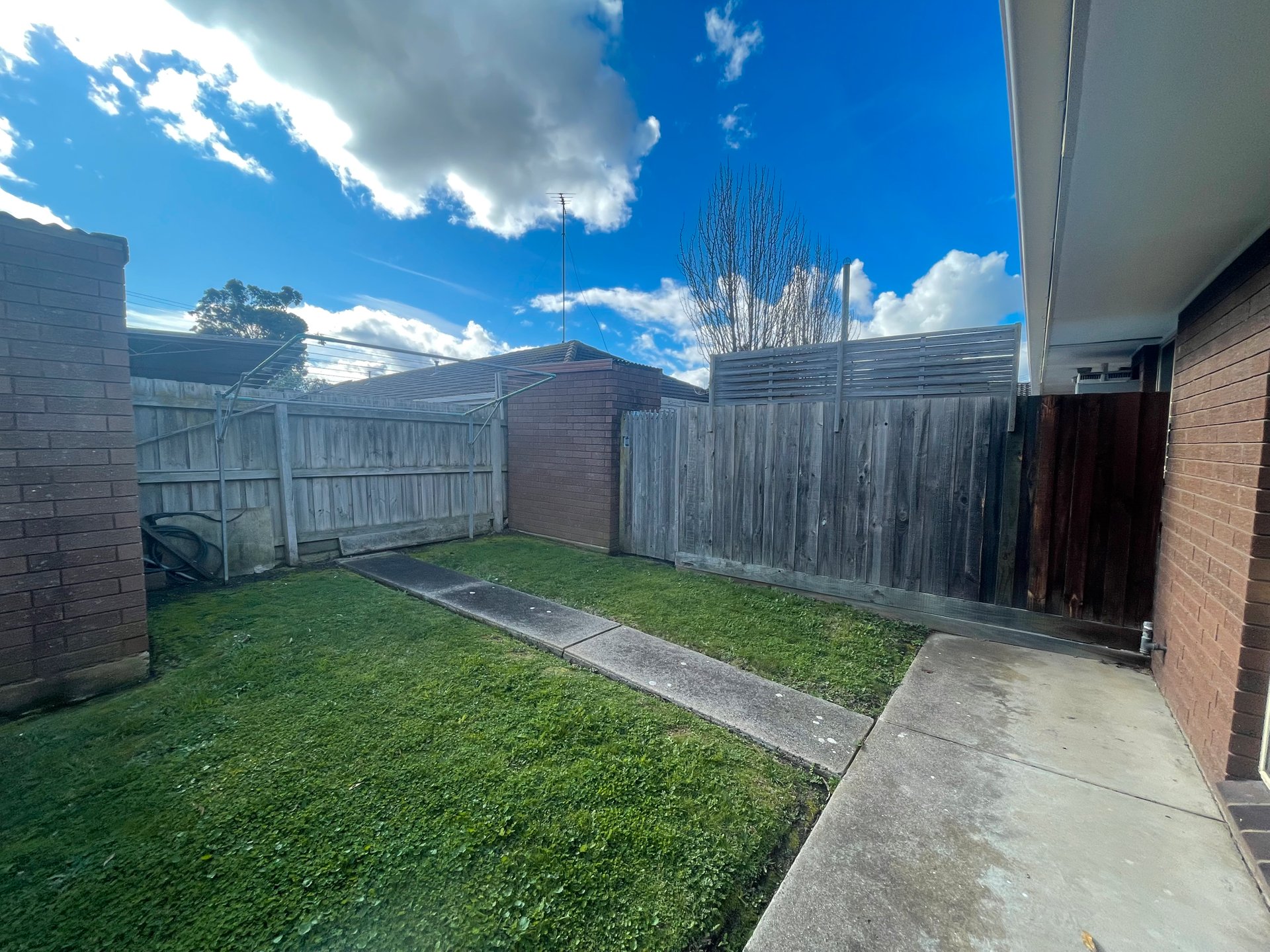 2/2 Everett Close, Herne Hill image 6