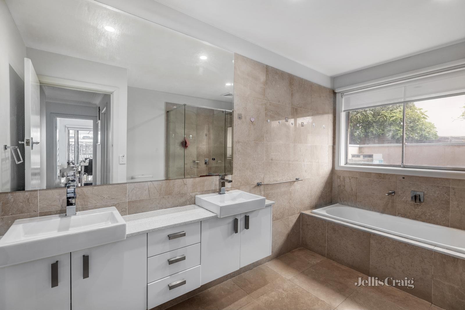 2/2 Feathertop Avenue, Templestowe Lower image 2