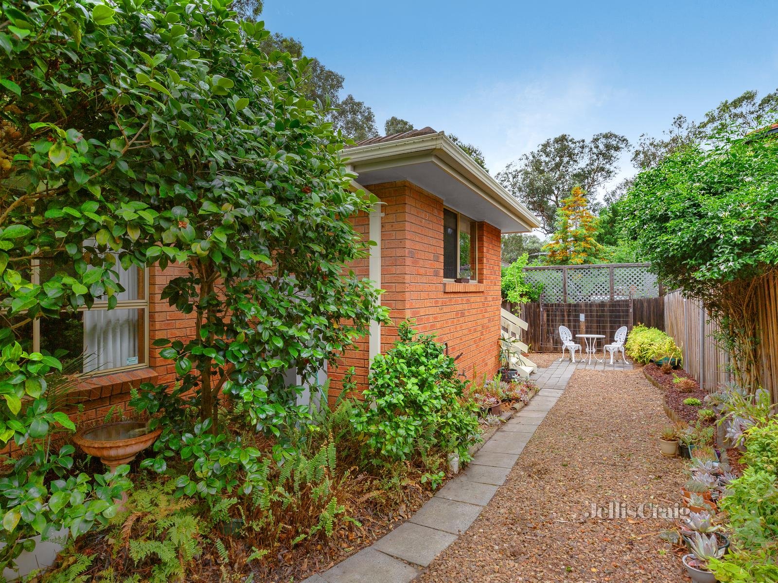 2/2 Fernside Avenue, Briar Hill image 5