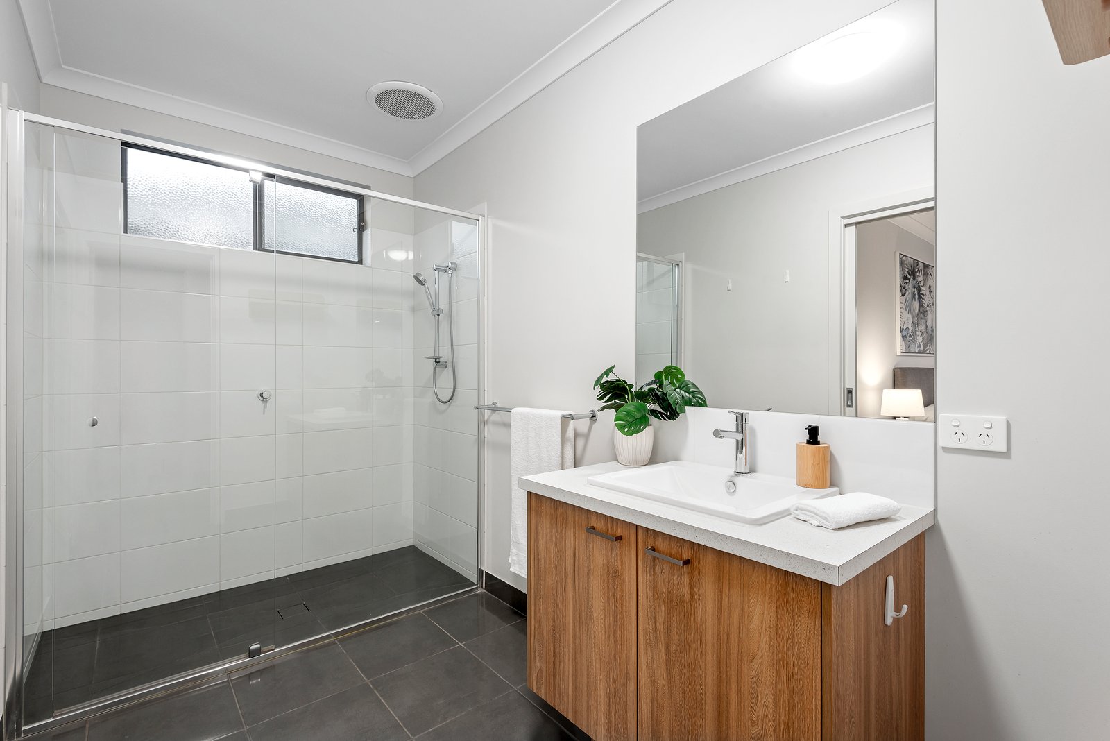 Property Gallery Thumbnail 9