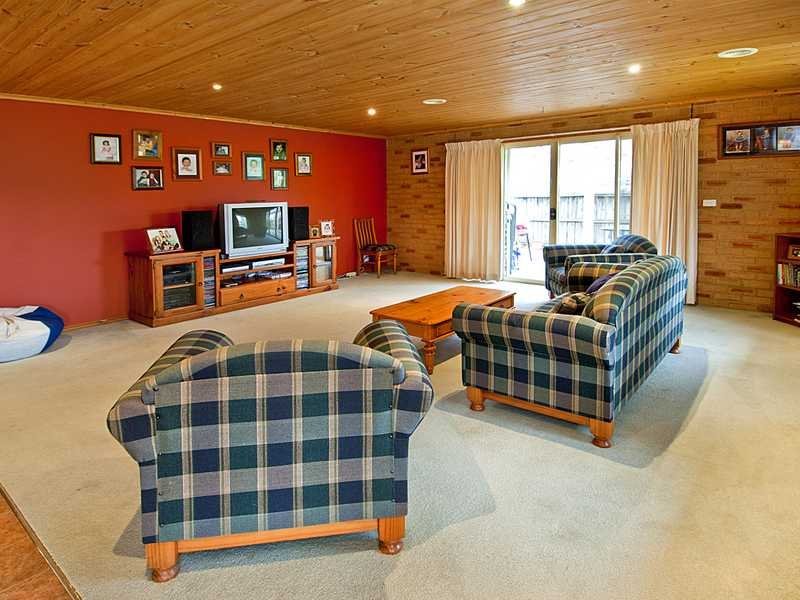 22 Freesia Court, Whittington image 5