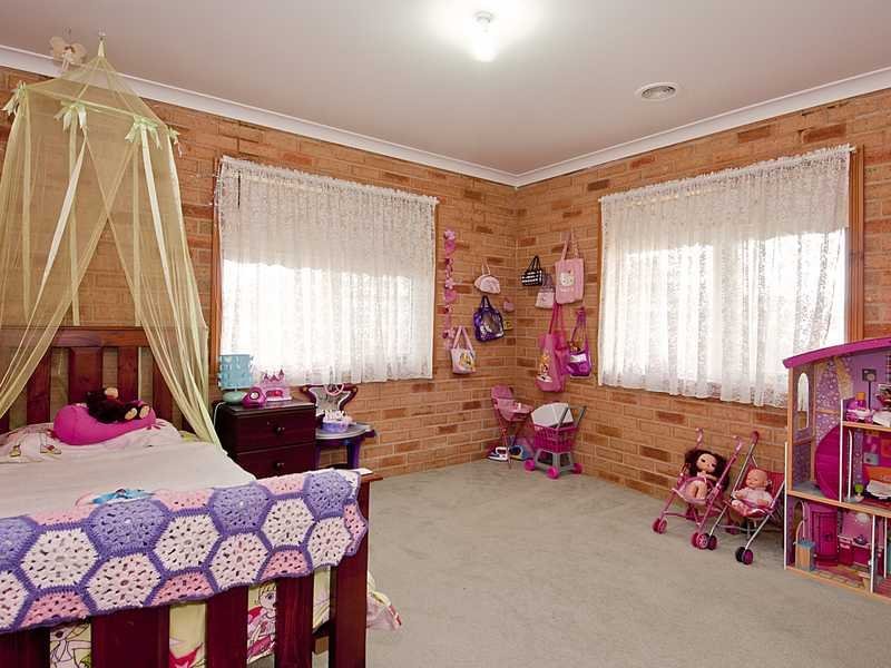 22 Freesia Court, Whittington image 8