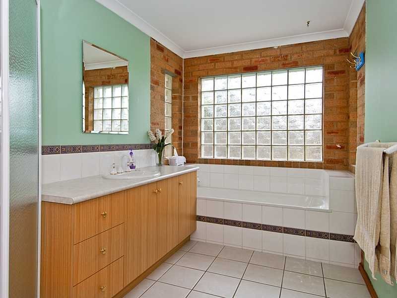 22 Freesia Court, Whittington image 9