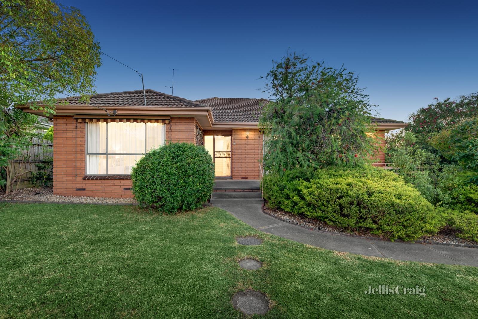 22 Fromhold Drive, Doncaster image 1