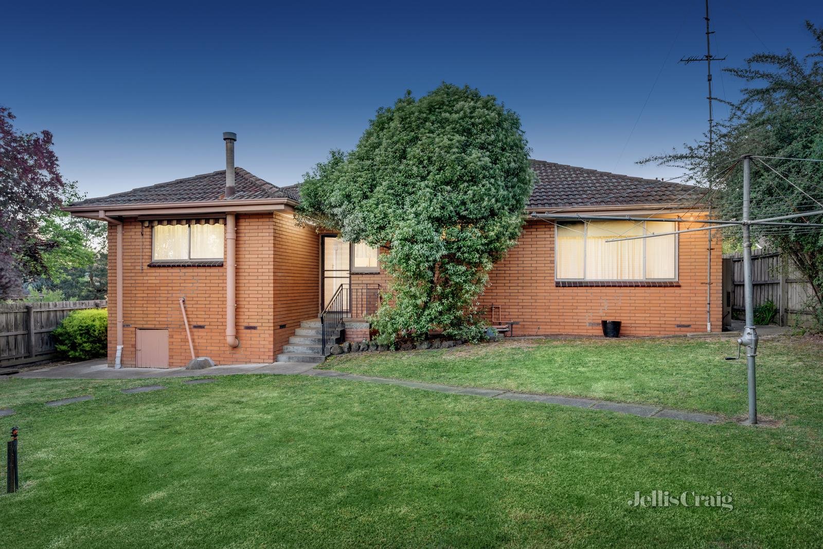 22 Fromhold Drive, Doncaster image 10