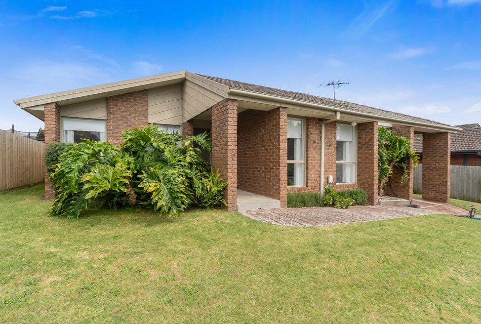 22 Gattinara Drive, Frankston image 2