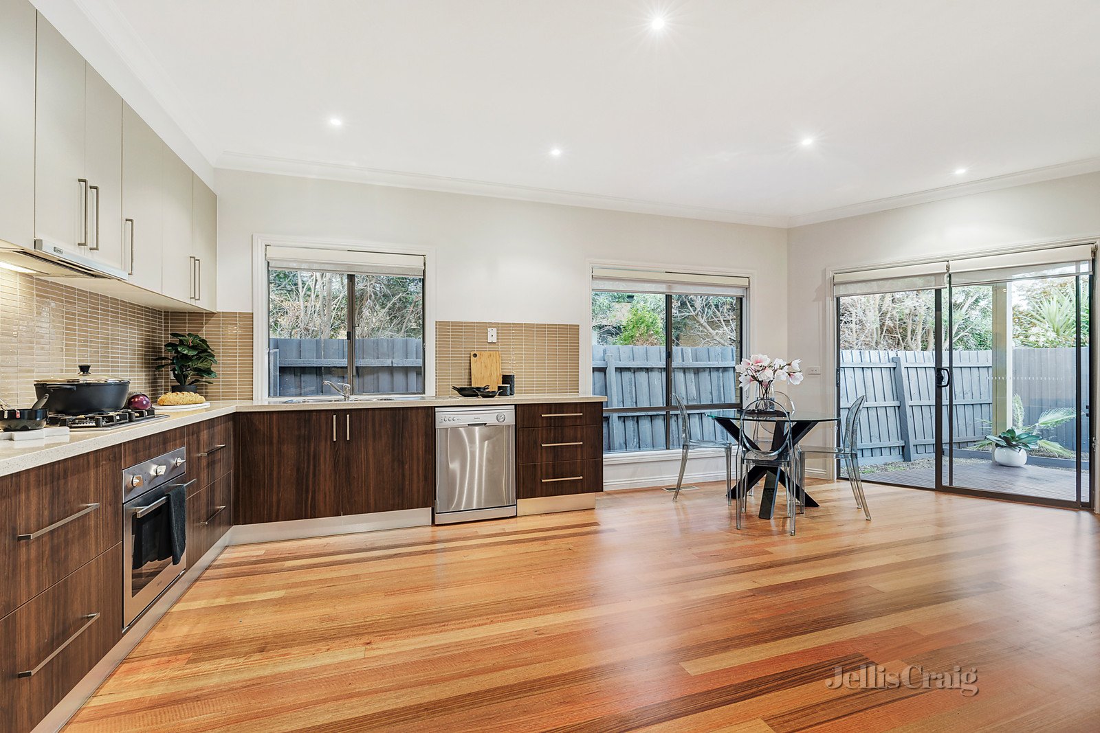 2/2 Gilmour Road, Bentleigh image 8