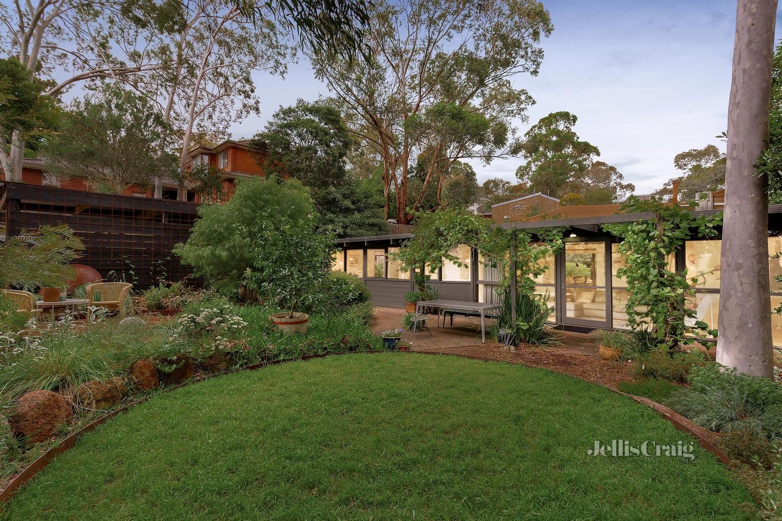 22 Glenister Drive, Eltham image 5