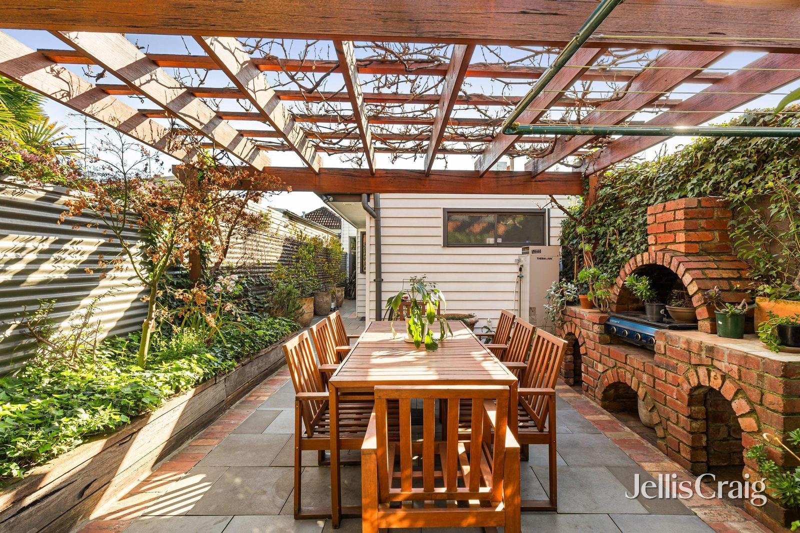 22 Gordon Grove, Northcote image 2