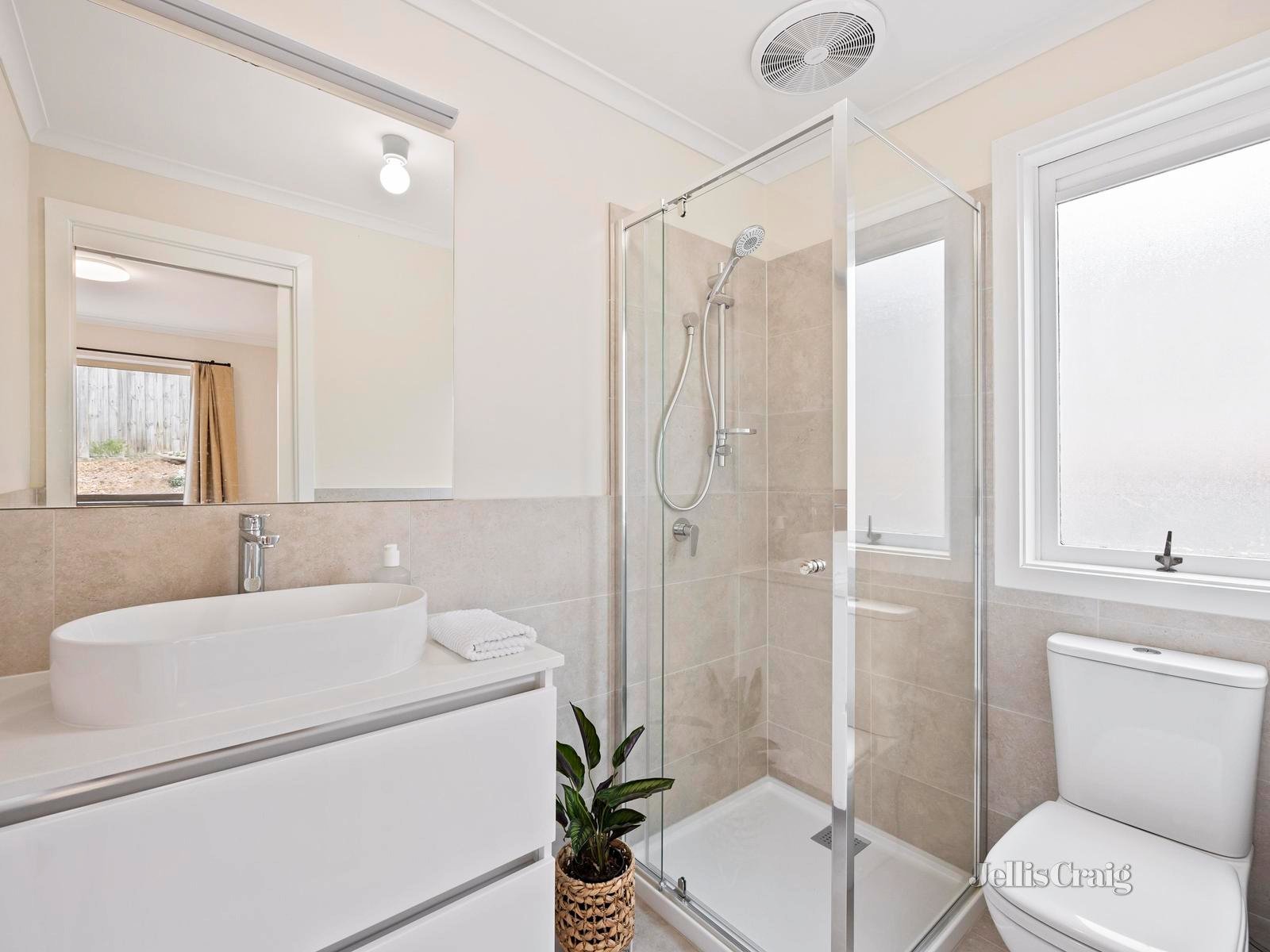 2/2 Gordons Road, Templestowe Lower image 8
