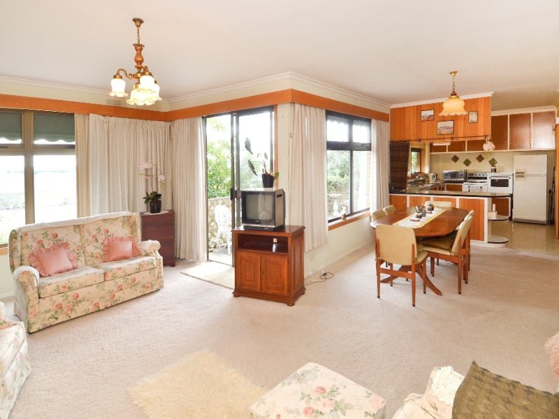22 Graylea Avenue, Herne Hill image 4