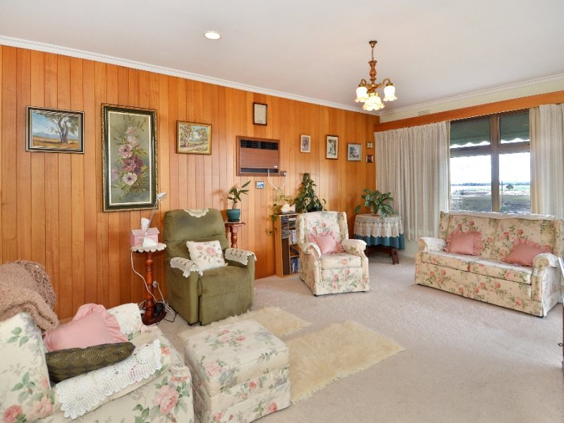 22 Graylea Avenue, Herne Hill image 5