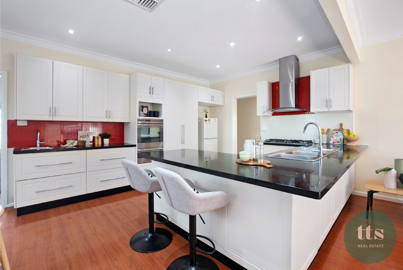 22 Grevillia Road, Oak Park image 6