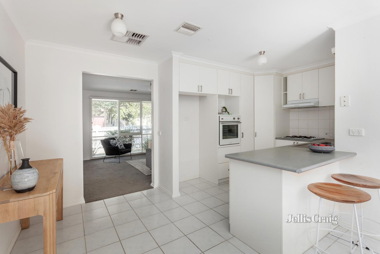 2/2 Hallow Street, Bentleigh East image 4