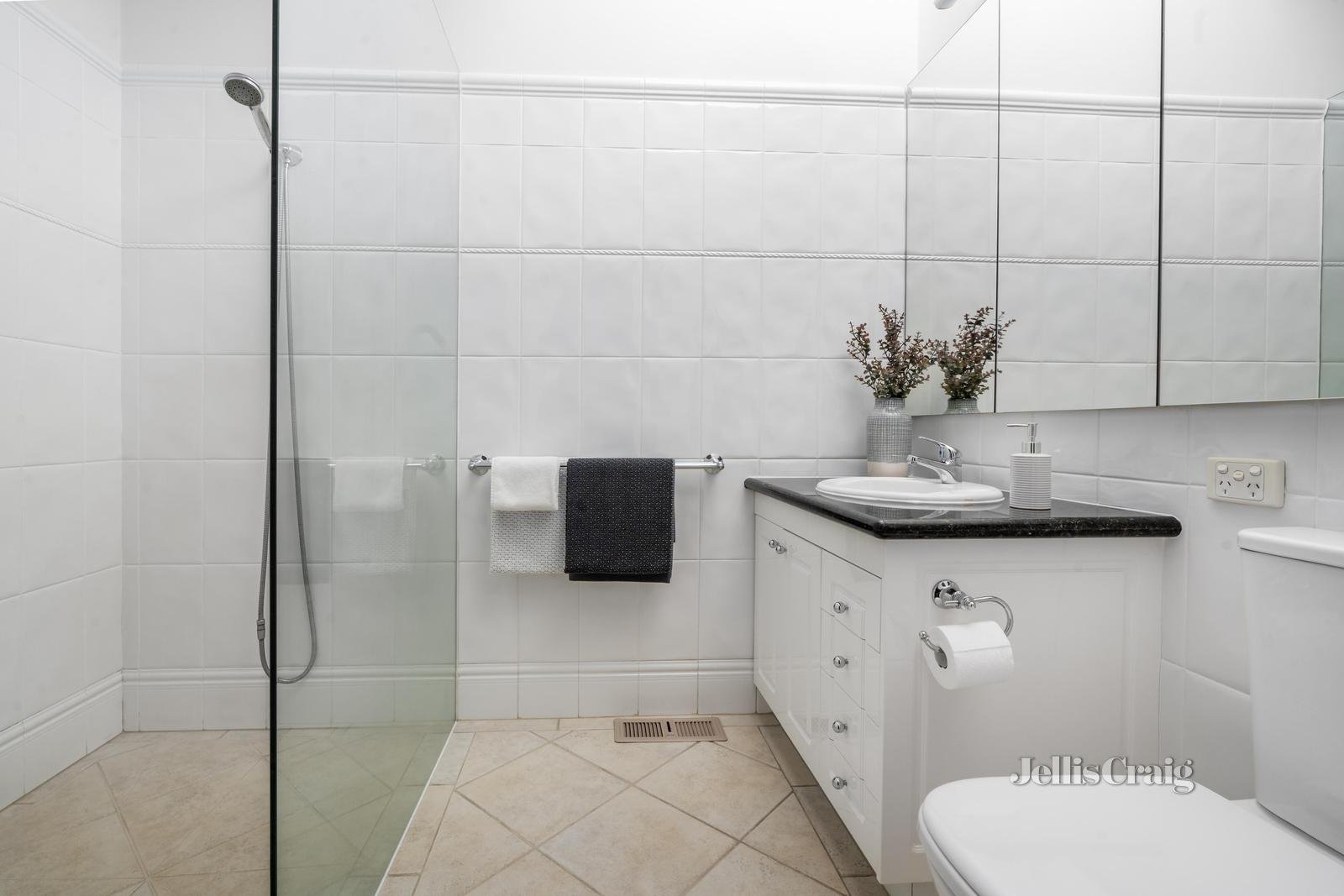 22 Henty Street, Murrumbeena image 9