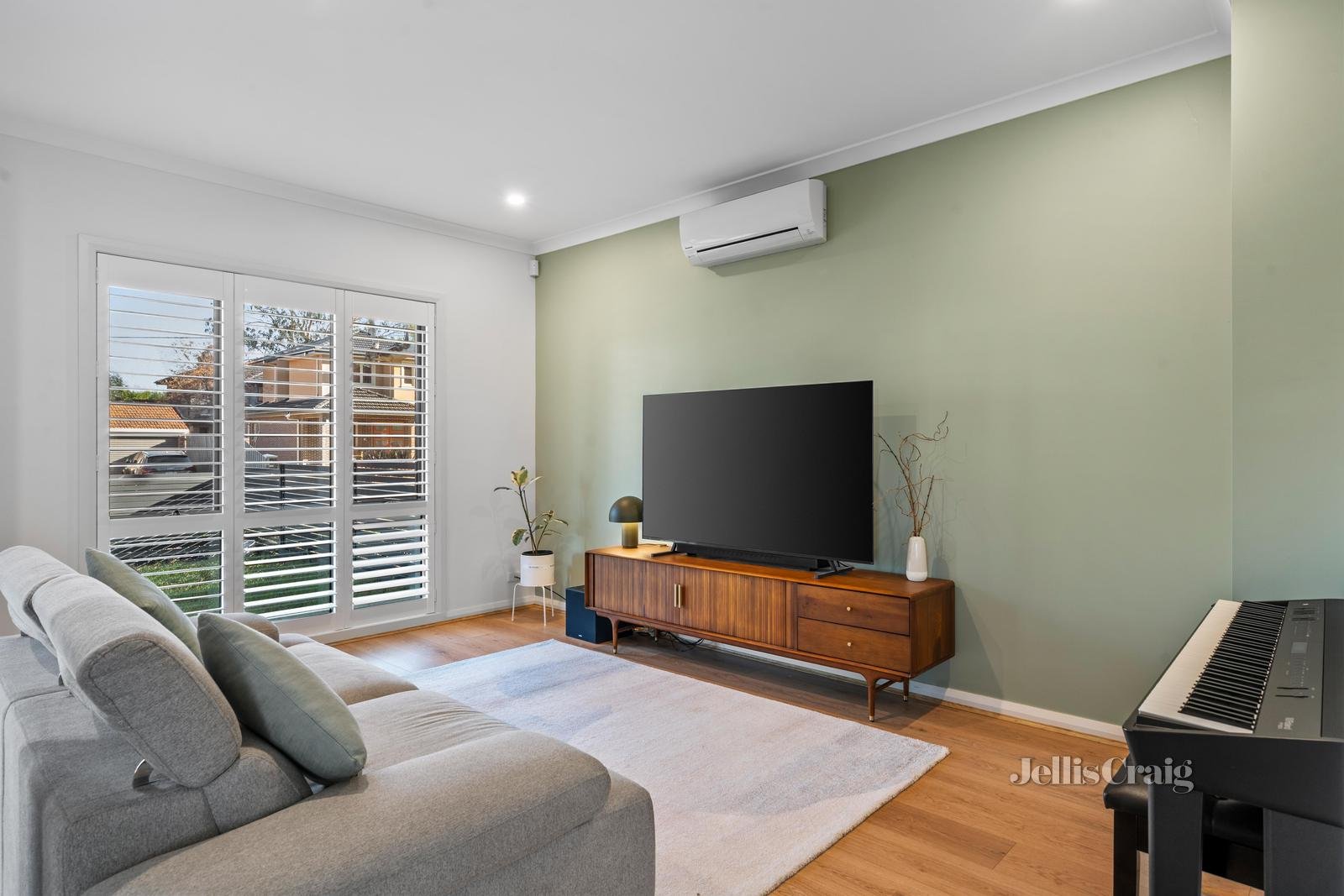 22 Herbert Street, Mount Waverley image 2