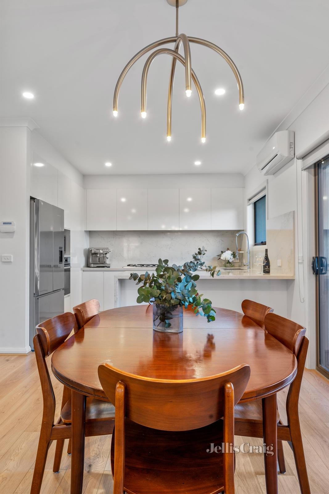 22 Herbert Street, Mount Waverley image 4
