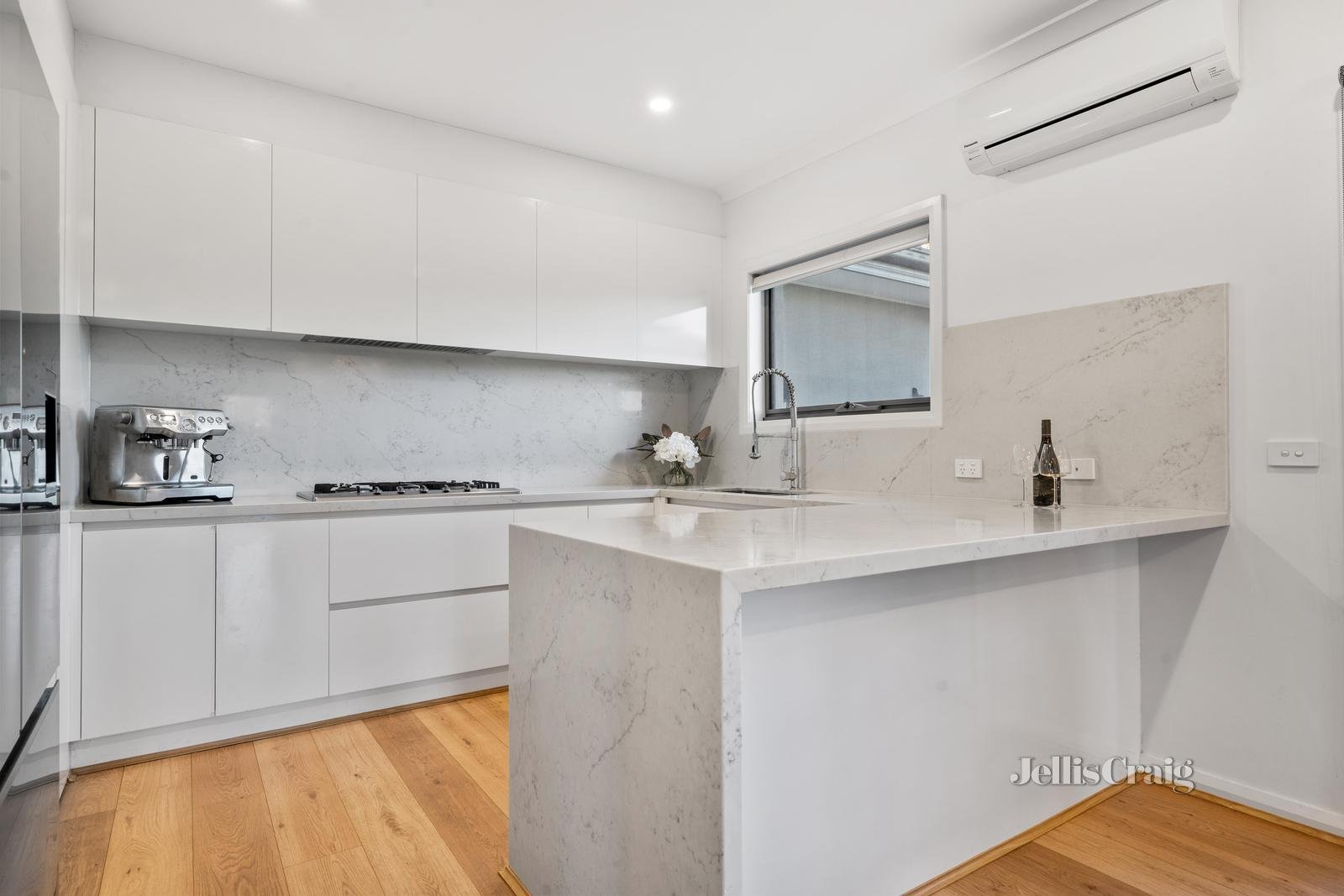 22 Herbert Street, Mount Waverley image 5