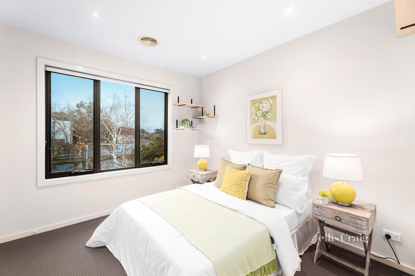 2/2 Hillside Crescent, Blackburn image 8