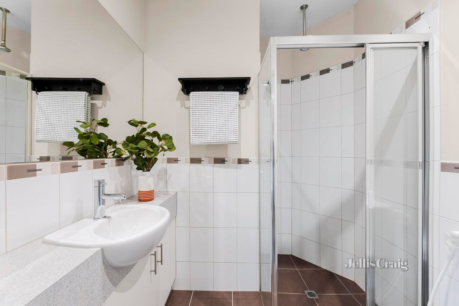 2/2 Hillside Crescent, Blackburn image 9