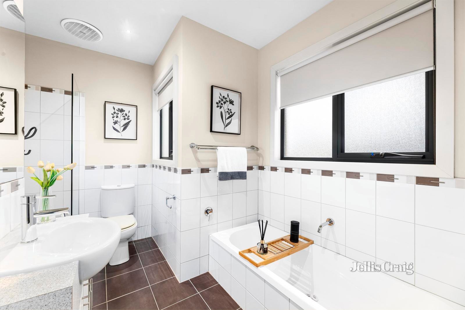 2/2 Hillside Crescent, Blackburn image 11