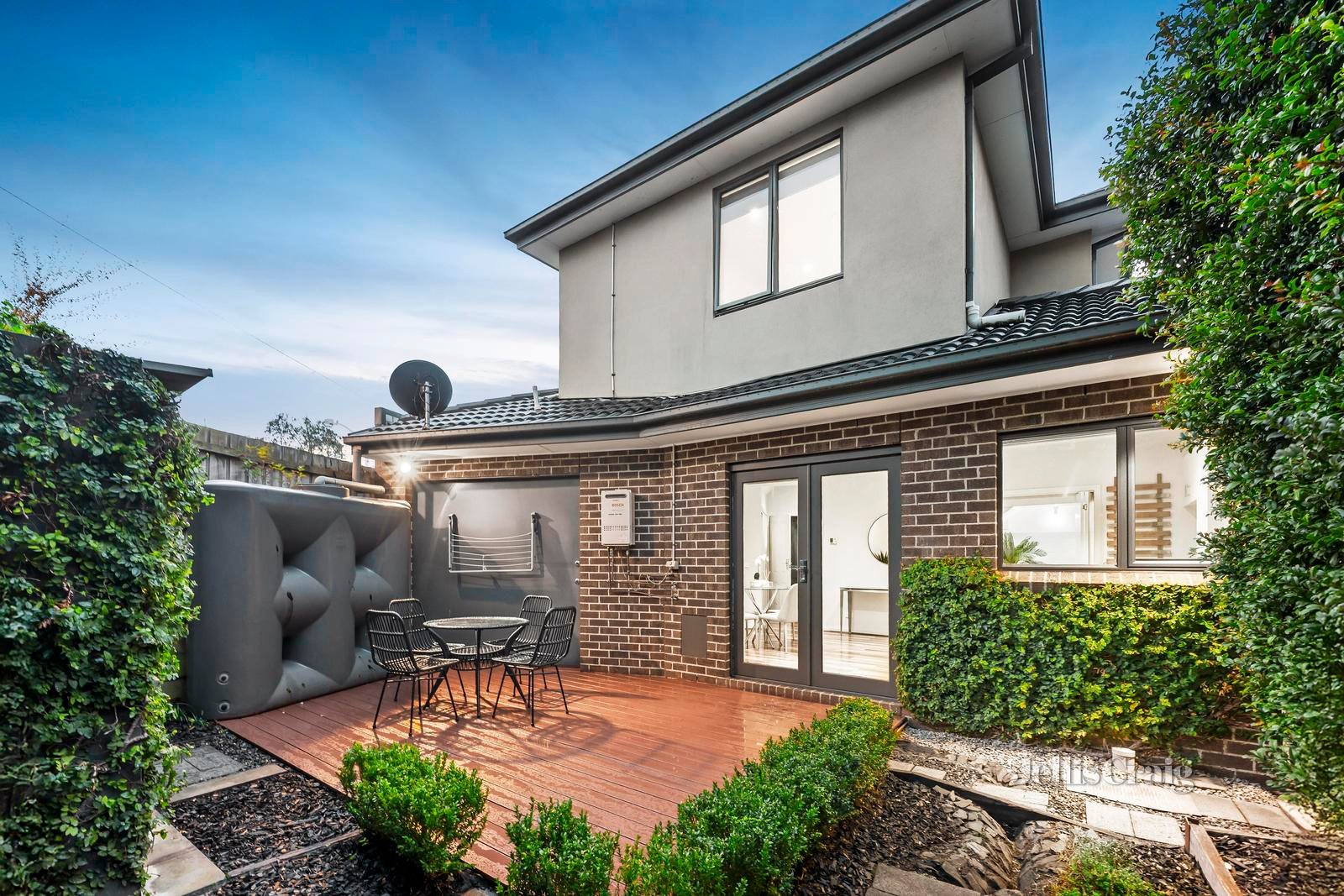 2/2 Hillside Crescent, Blackburn image 12