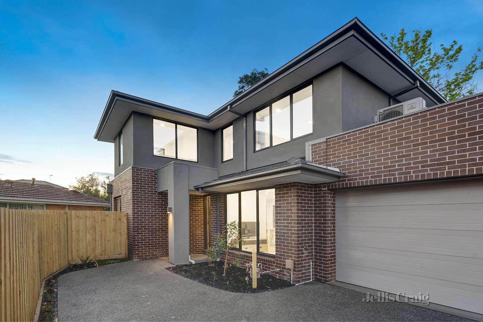 2/2 Howell Drive, Mount Waverley image 2