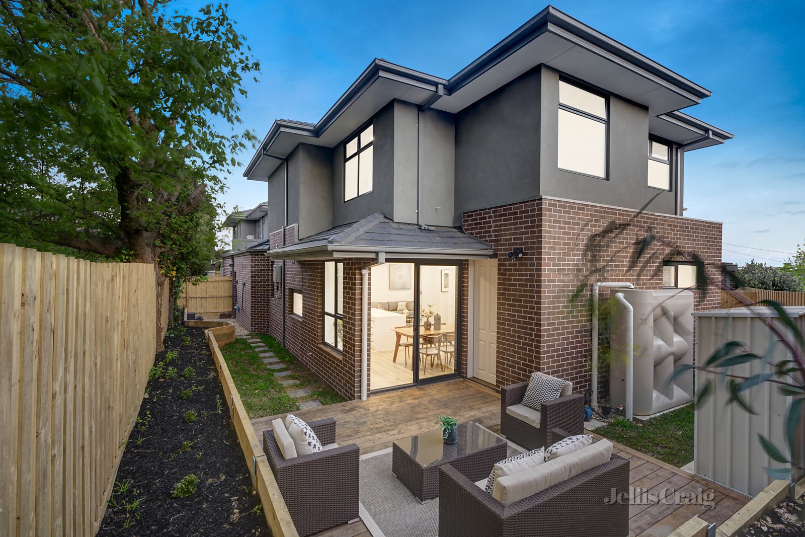 2/2 Howell Drive, Mount Waverley image 9