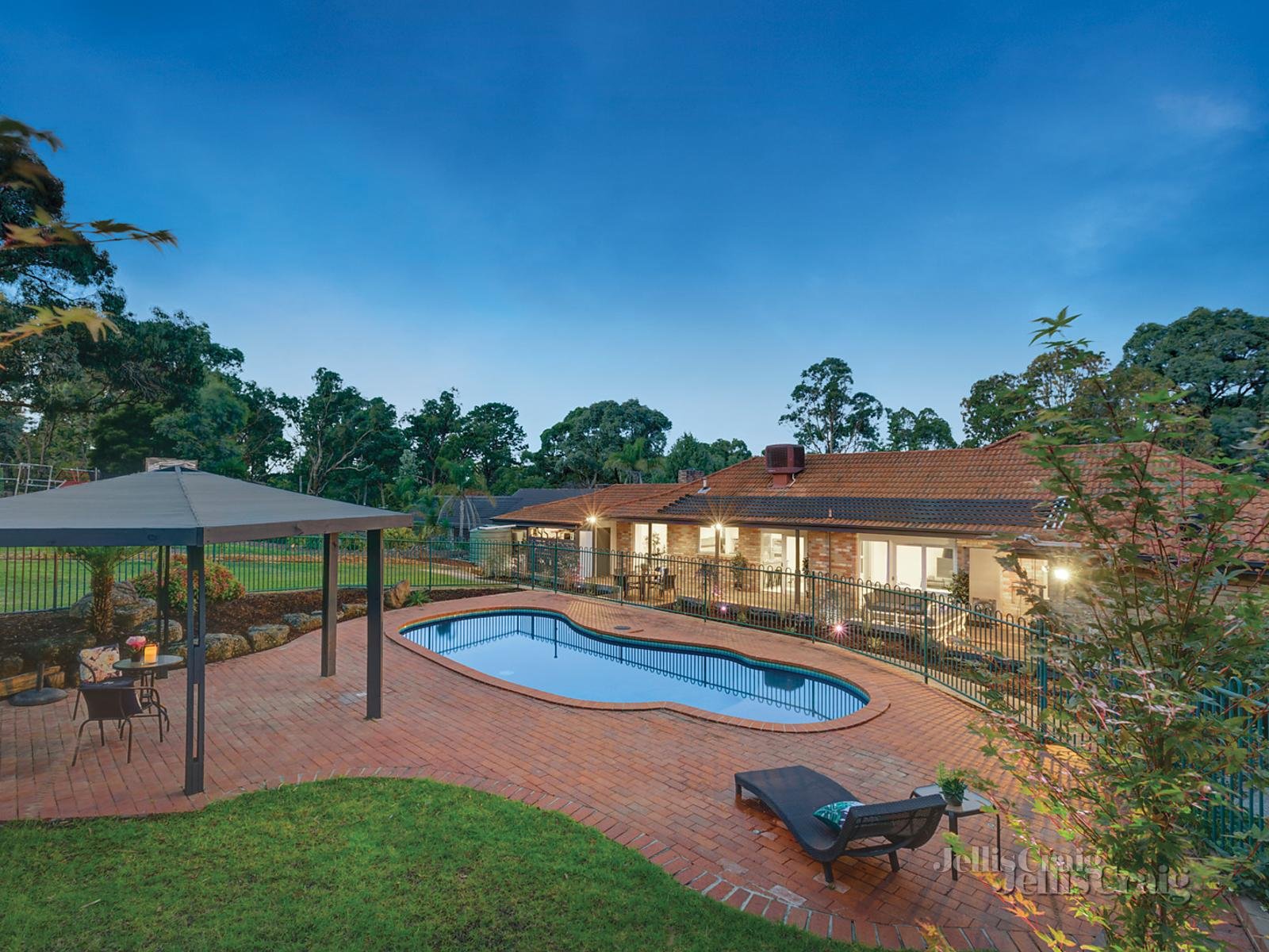 22 Iolanthe Close, Park Orchards
- Print Image 1