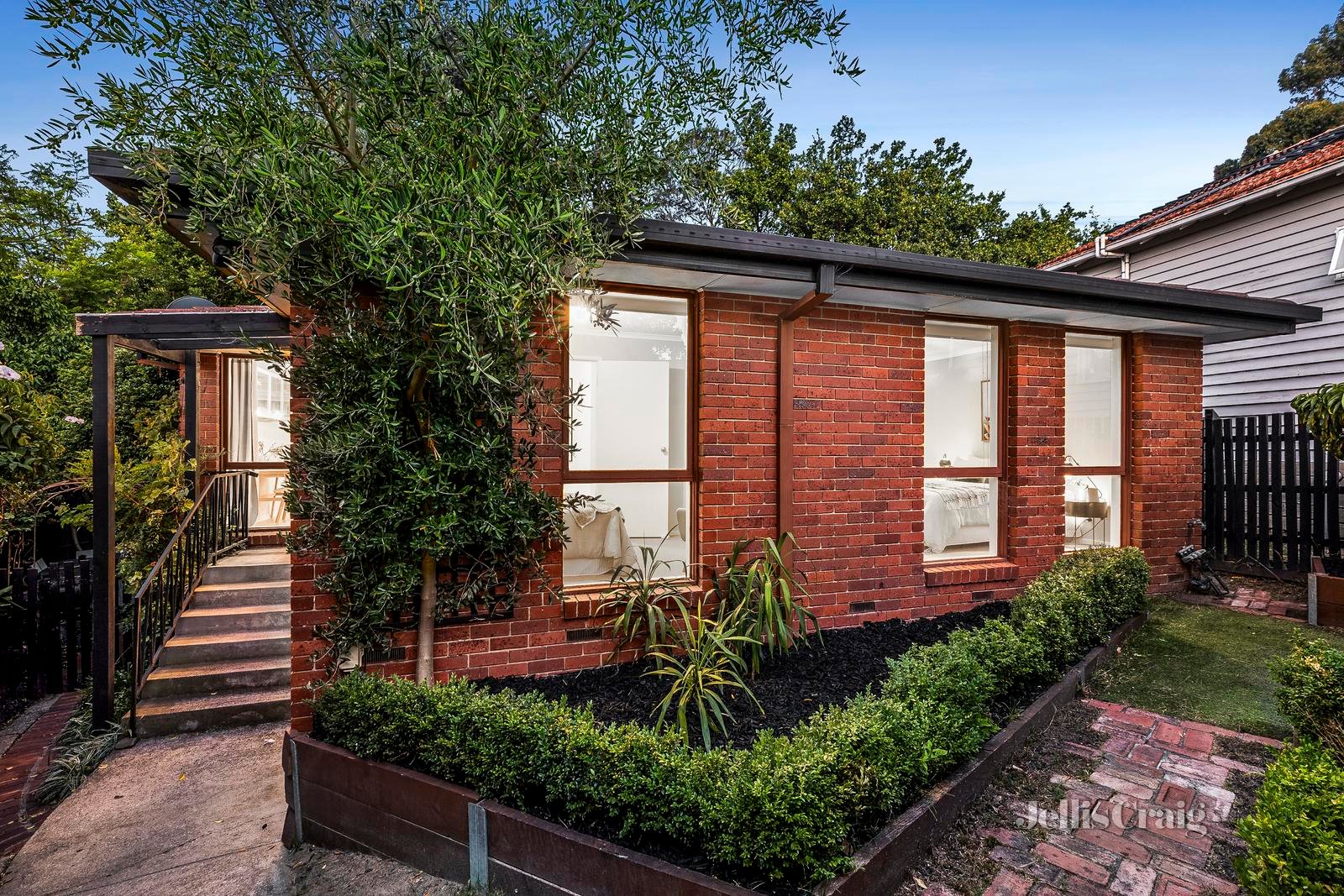 2/2 Jickell Avenue, Glen Iris image 1