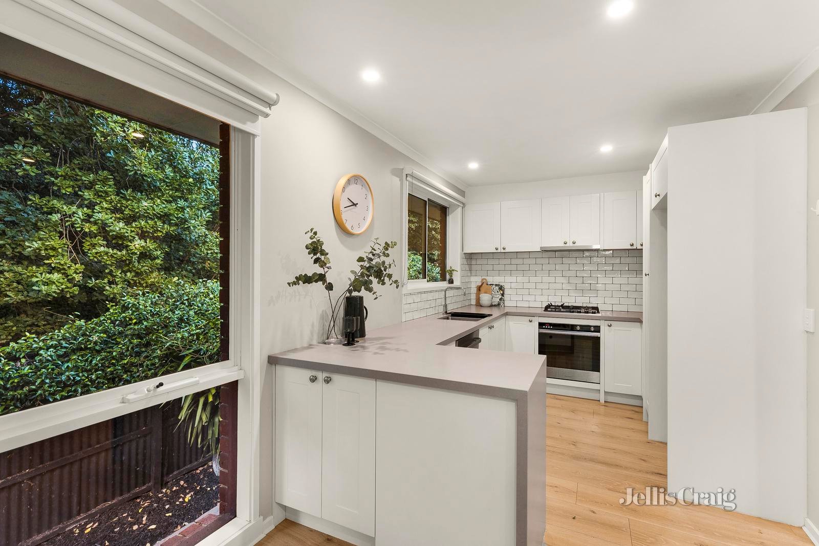 2/2 Jickell Avenue, Glen Iris image 5