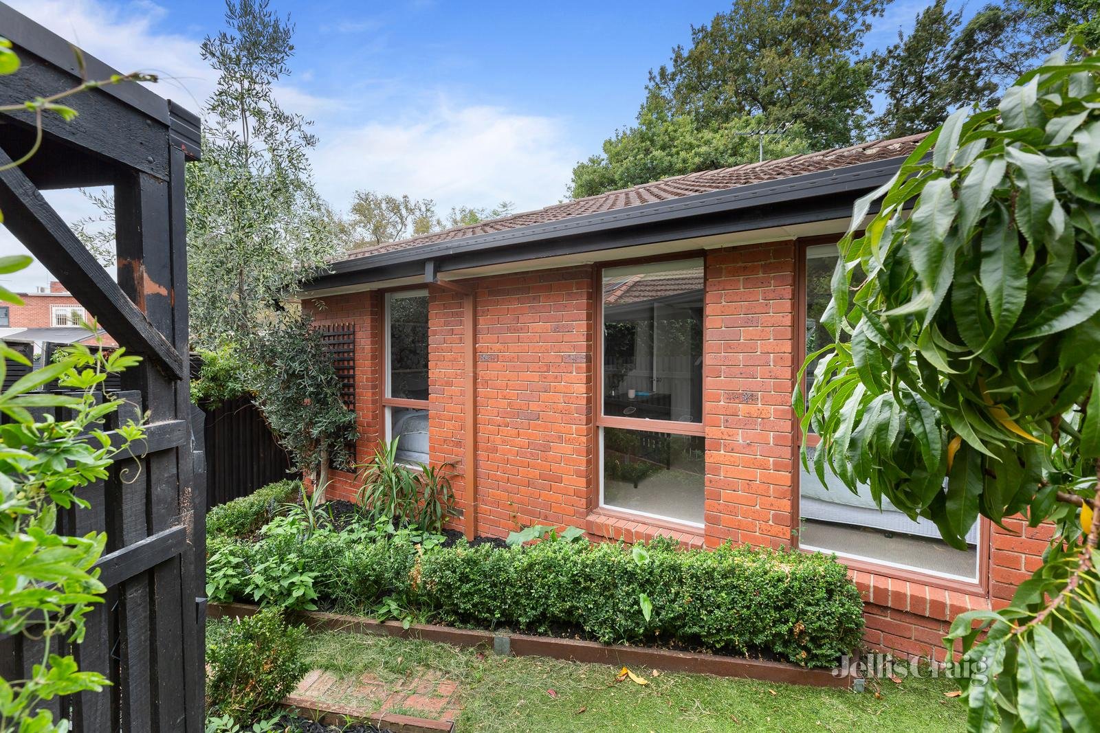 2/2 Jickell Avenue, Glen Iris image 11