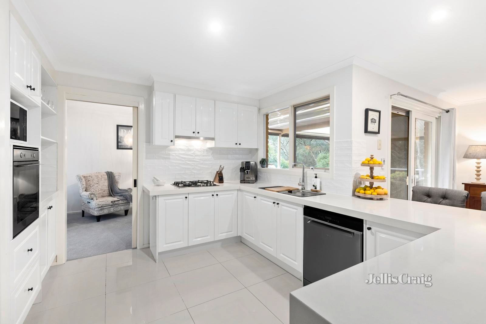 22 Kelly Court, Warranwood image 5