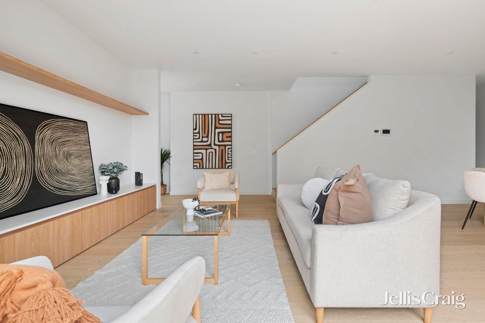 2/2 Kershaw Street, Bentleigh East image 2