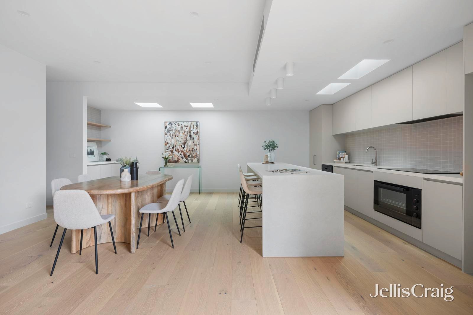 2/2 Kershaw Street, Bentleigh East image 5