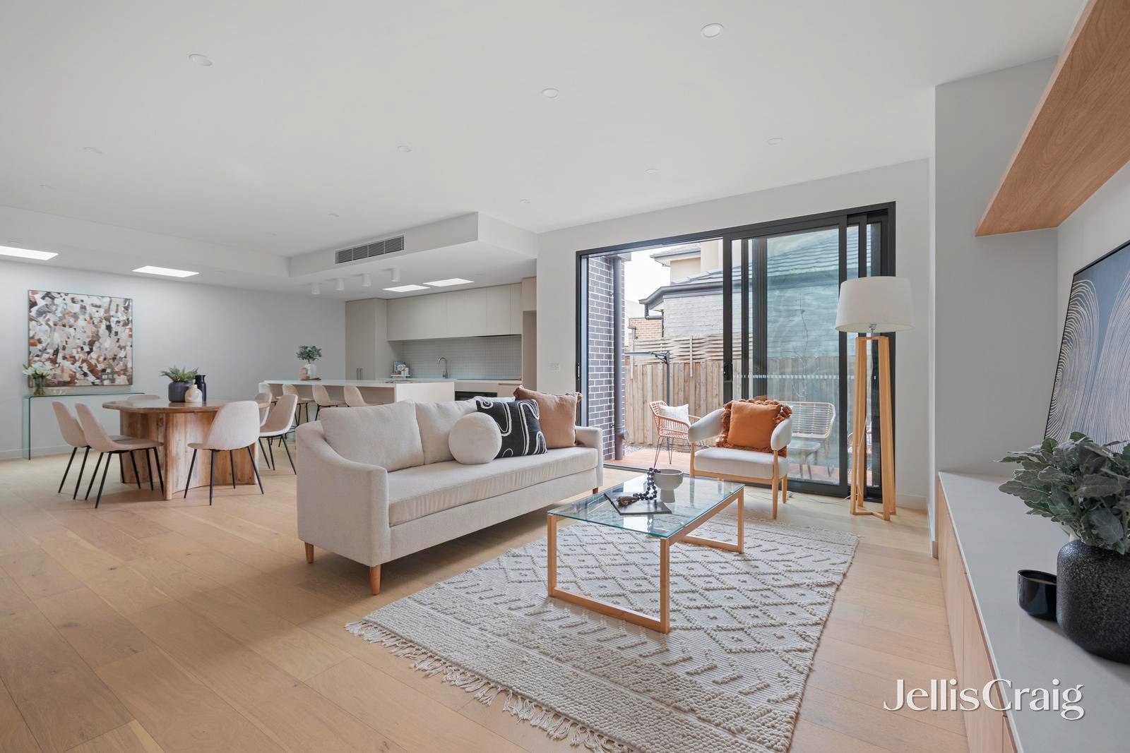 2/2 Kershaw Street, Bentleigh East image 8