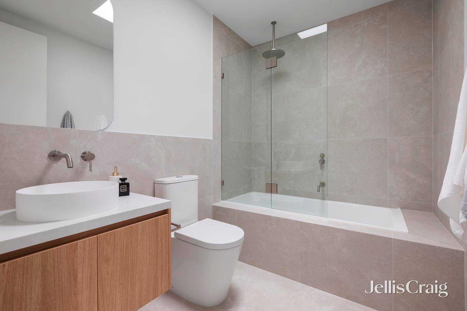 2/2 Kershaw Street, Bentleigh East image 15