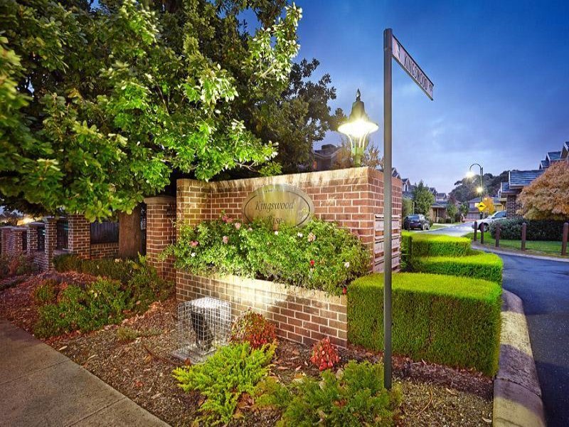 22 Kingswood Rise, Box Hill South image 2