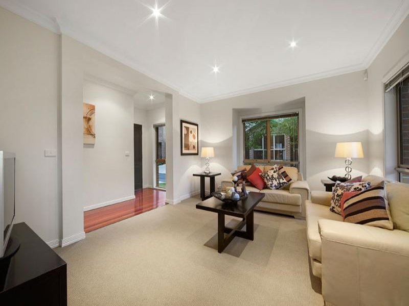 22 Kingswood Rise, Box Hill South image 3