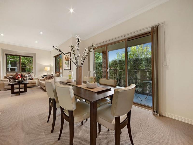 22 Kingswood Rise, Box Hill South image 4
