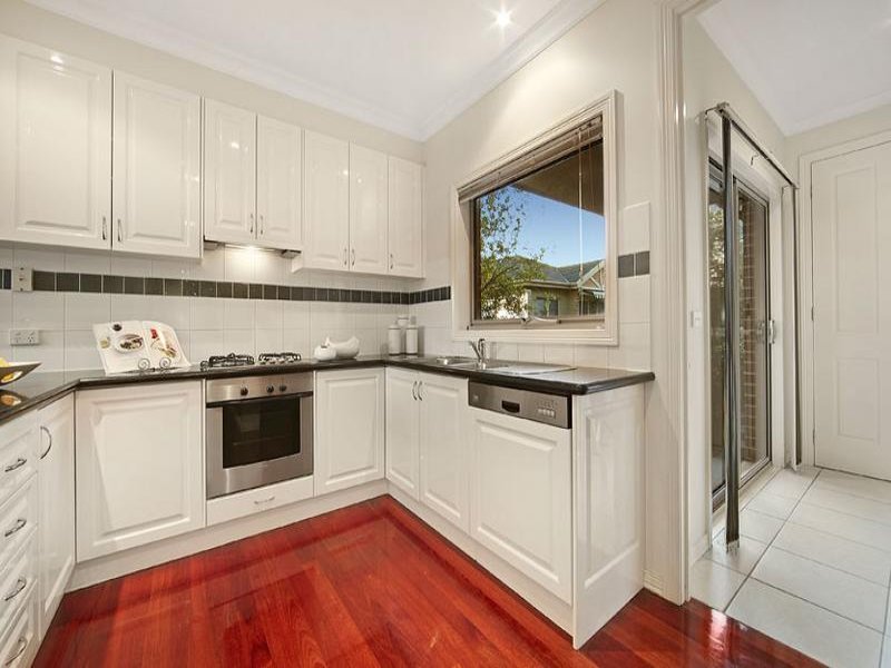 22 Kingswood Rise, Box Hill South image 5