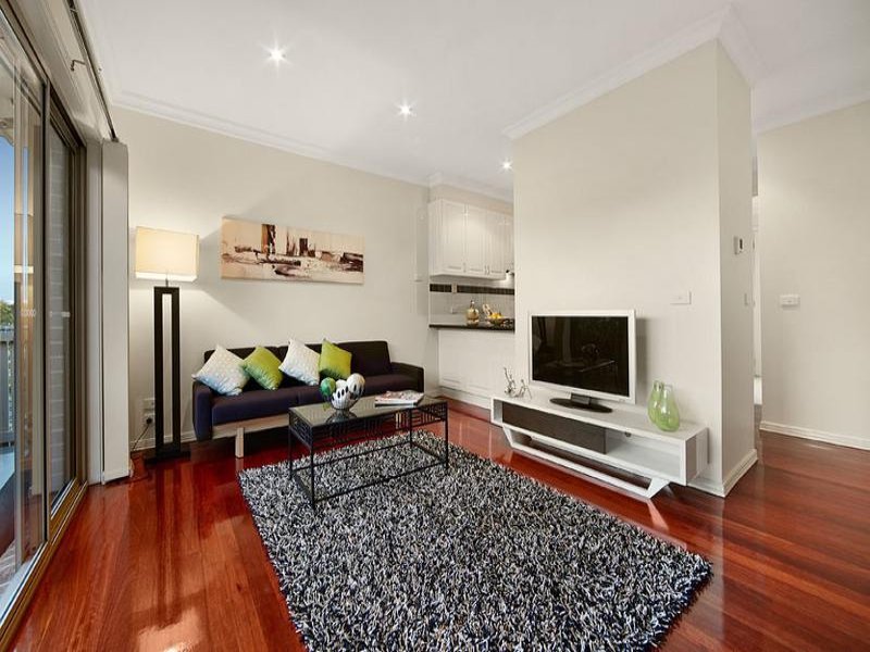 22 Kingswood Rise, Box Hill South image 6