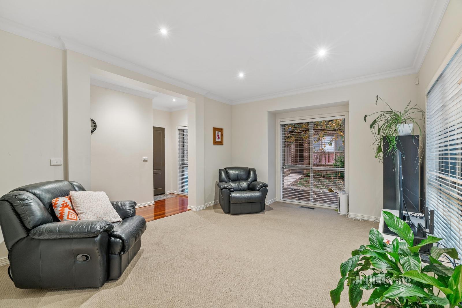 22 Kingswood Rise, Box Hill South image 4