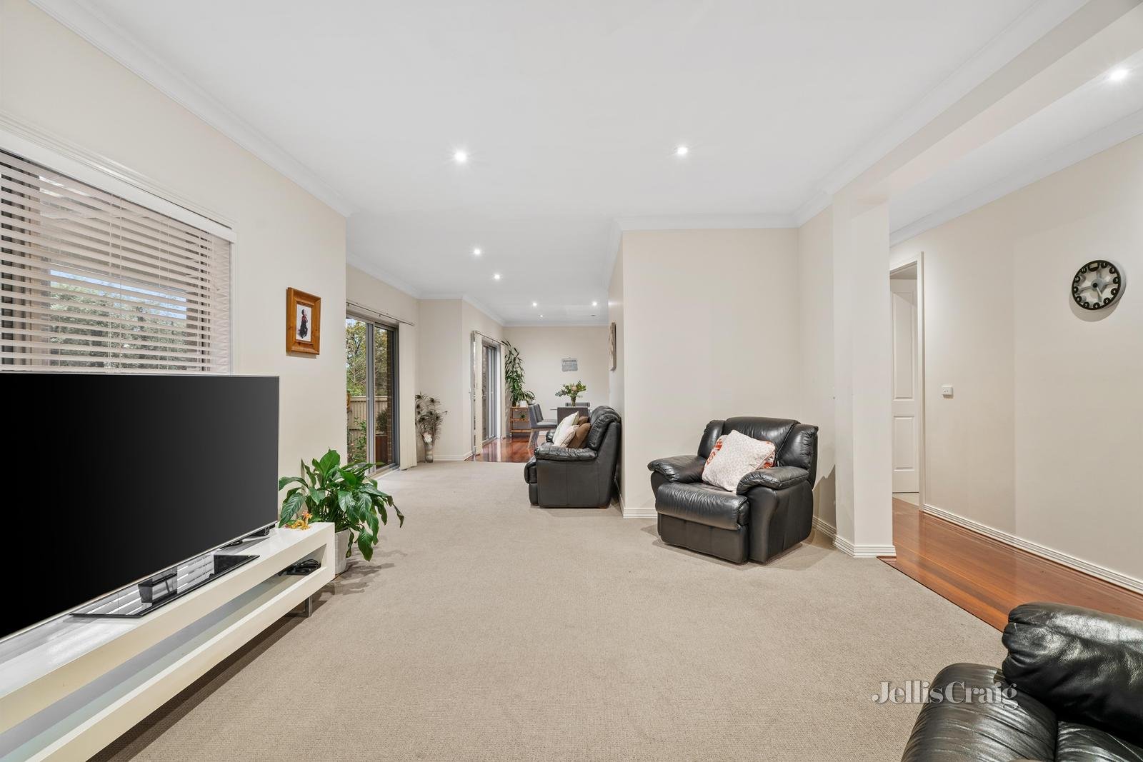 22 Kingswood Rise, Box Hill South image 5